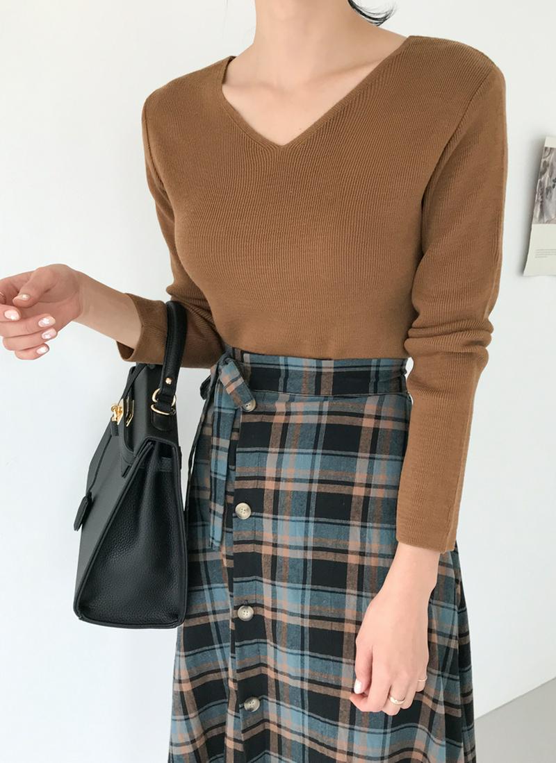 Vネックアクリルニット