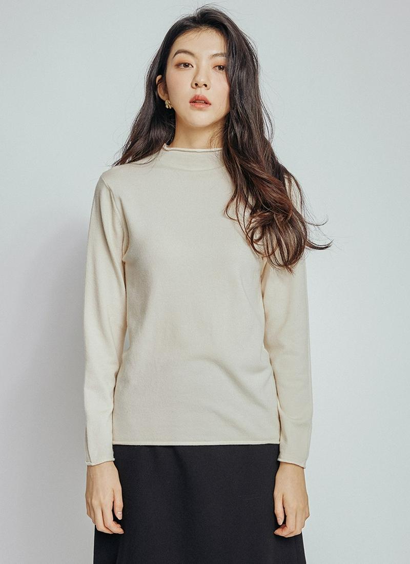 ロールハーフネックニット