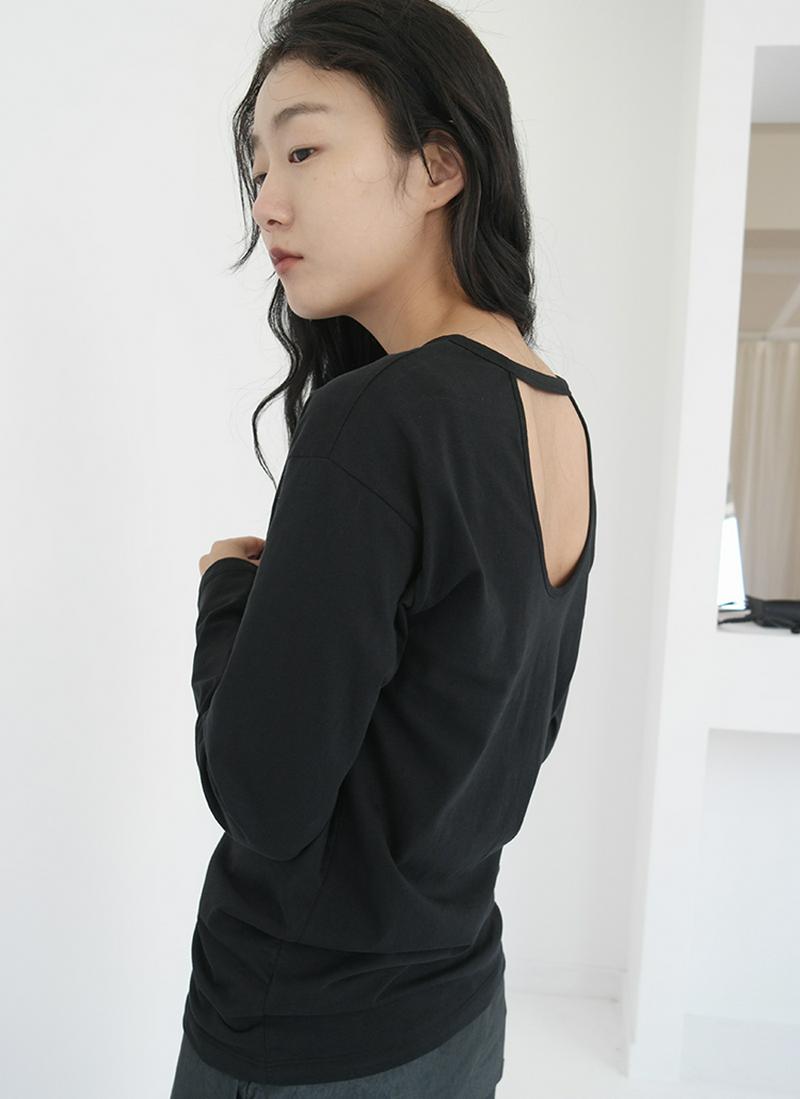 バックカットアウトTシャツ
