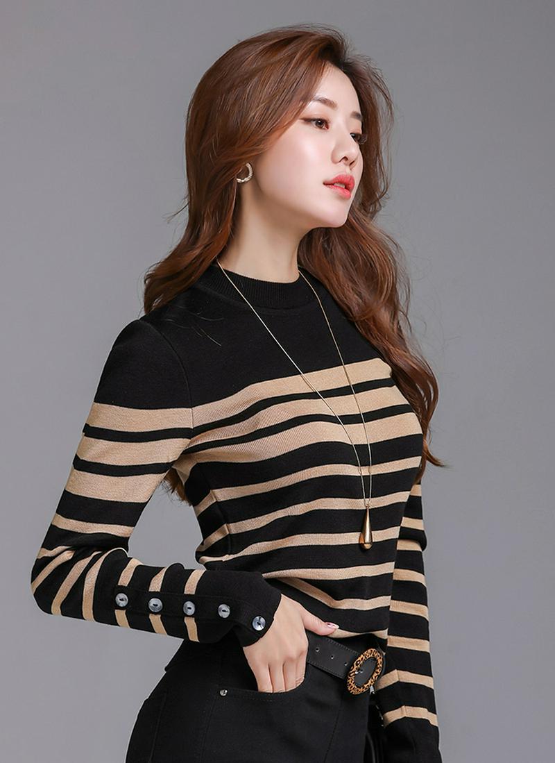 ボタンカフスボーダーニット