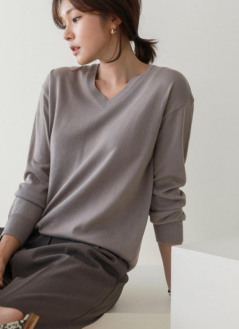 ウールブレンドVネックニット