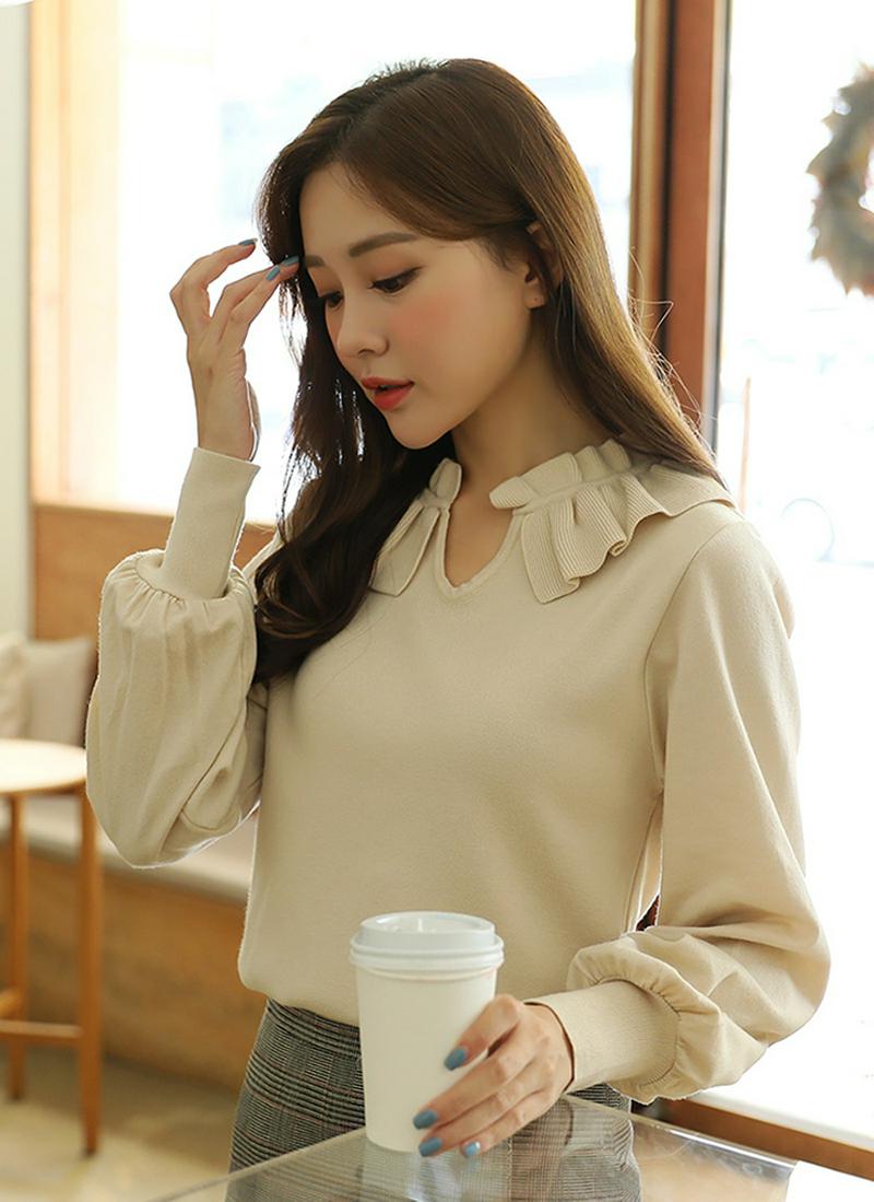 フリルネックアクリル混ニット