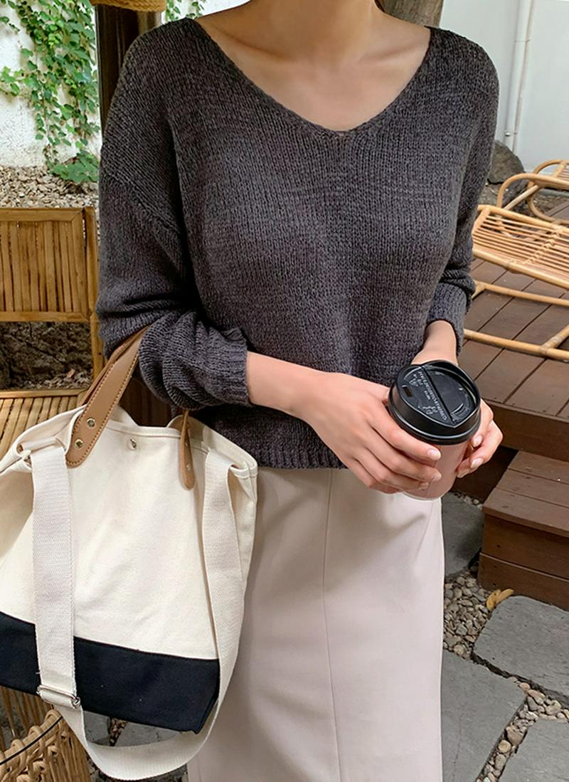 Vネッククロップドニット