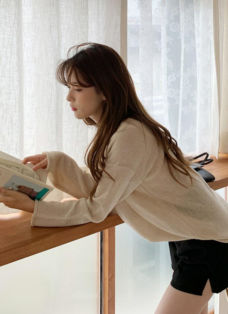 シンプルライトニット