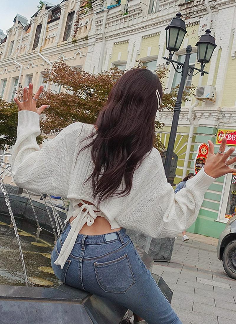 クロップドバックストラップニット