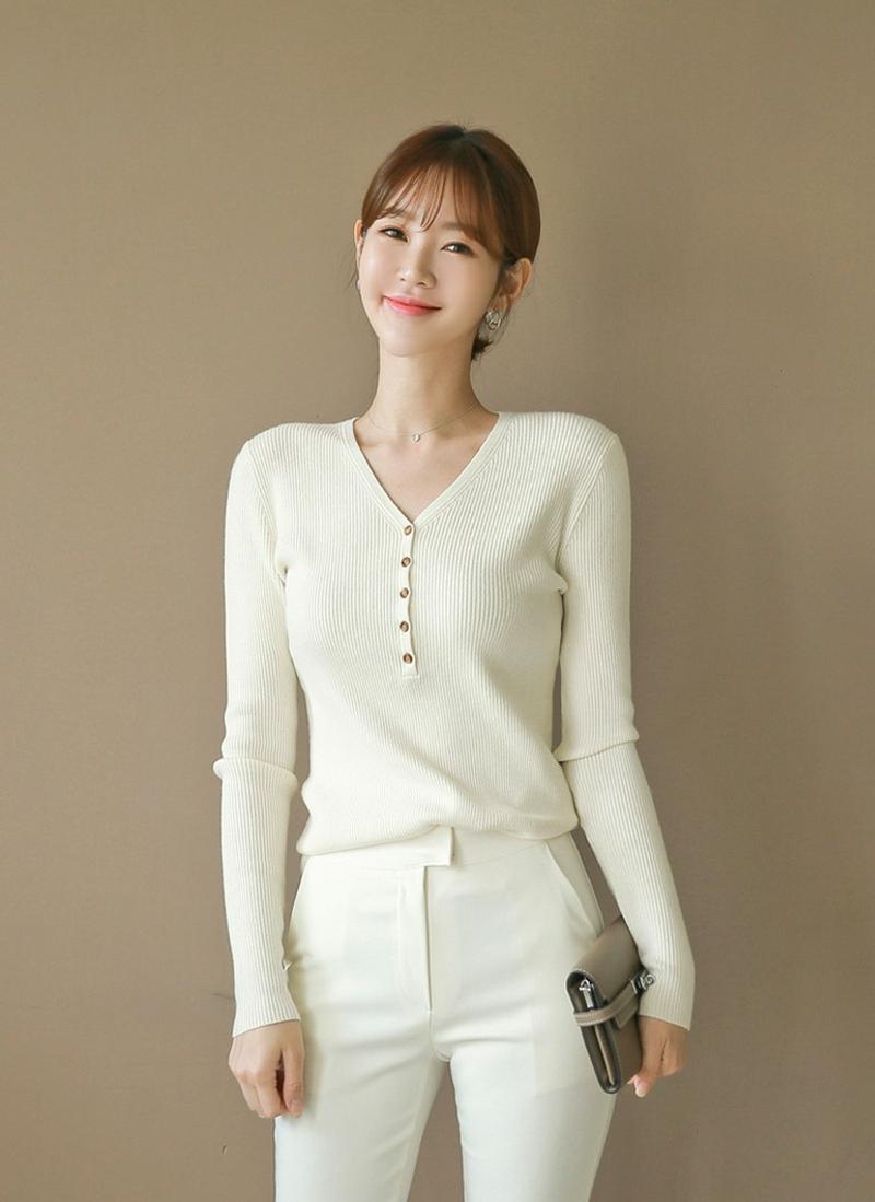 カシミヤ混ボタンVネックニット