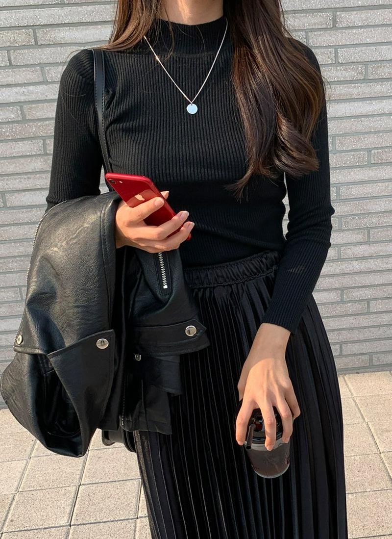 ハーフネックリブニット