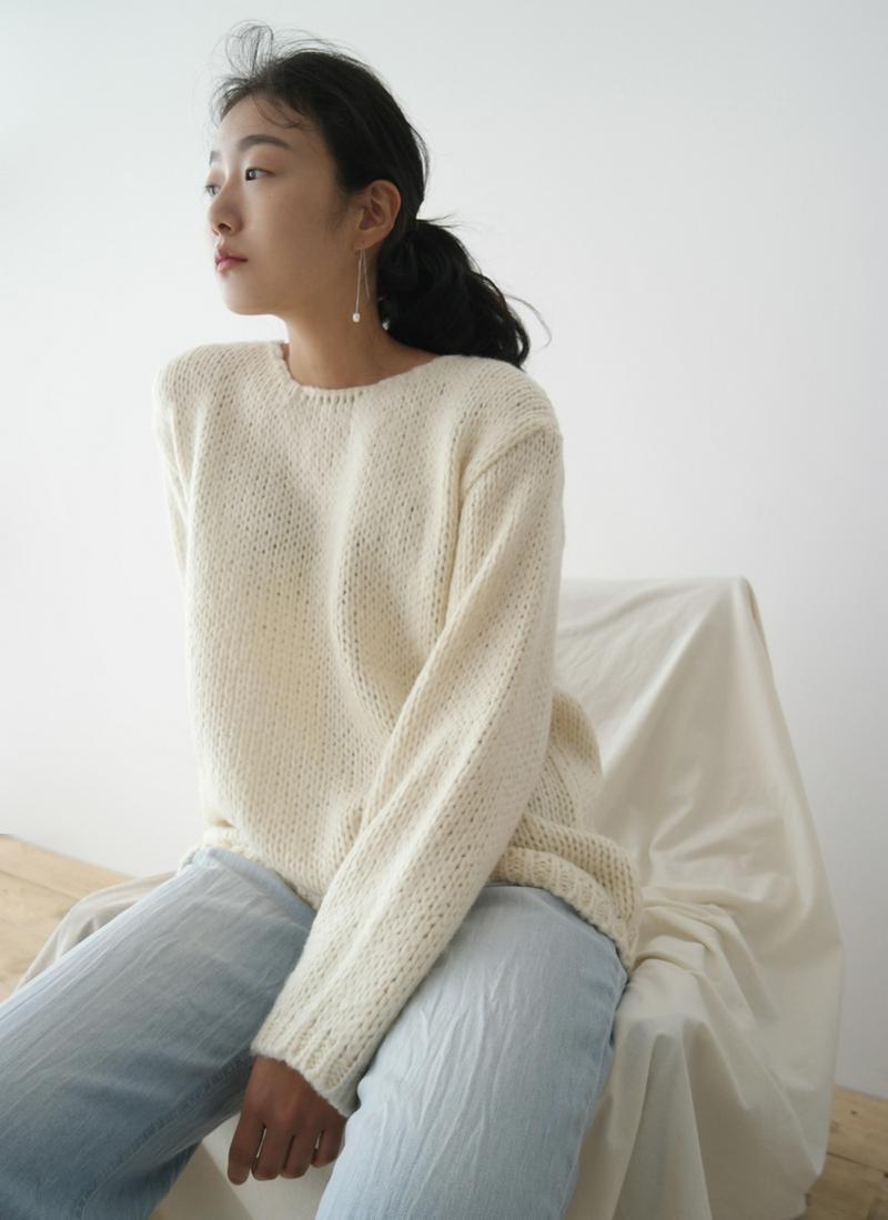 クリーミーカラーニット