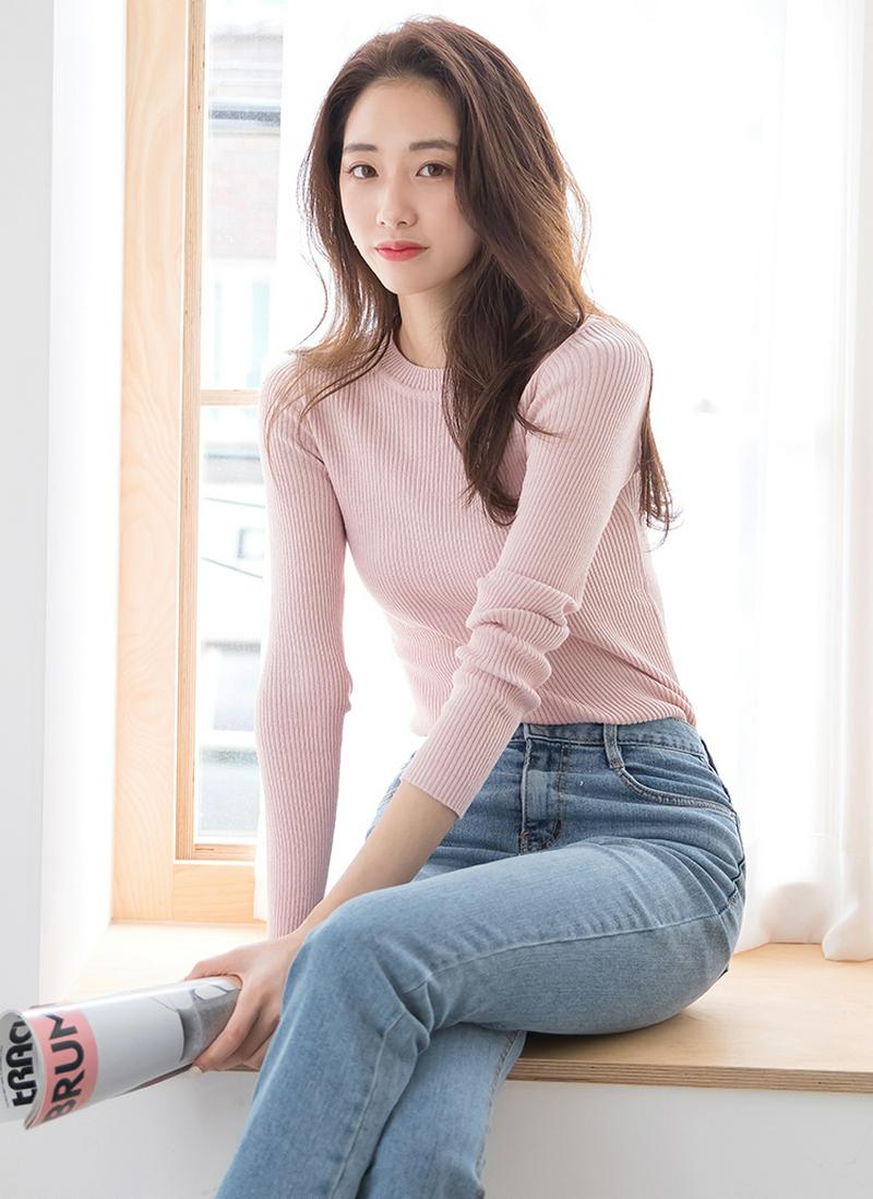 ラウンドネックスリムニット