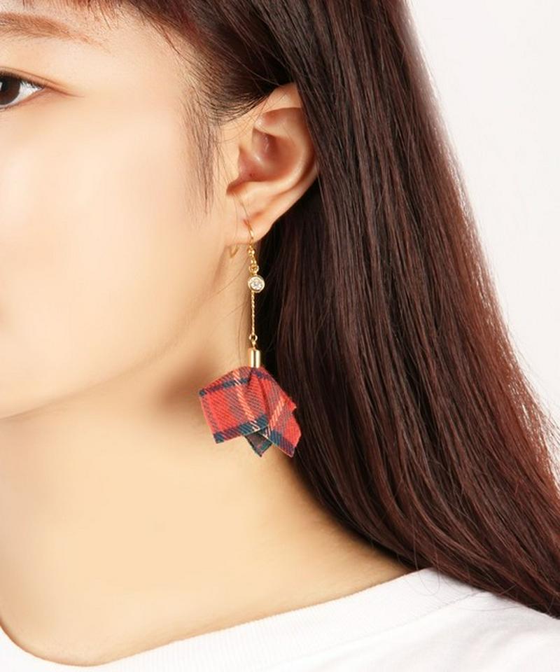 K14GF 赤チェックタッセル×淡水パールピアス