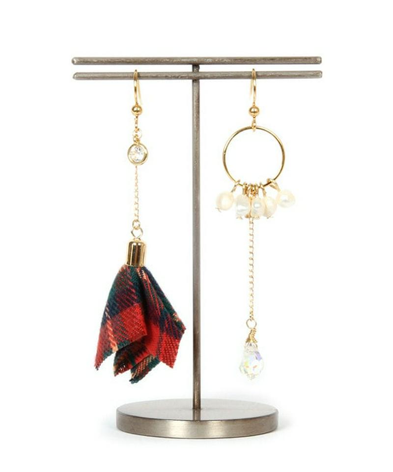 K14GF 赤チェックタッセル×淡水パールピアス