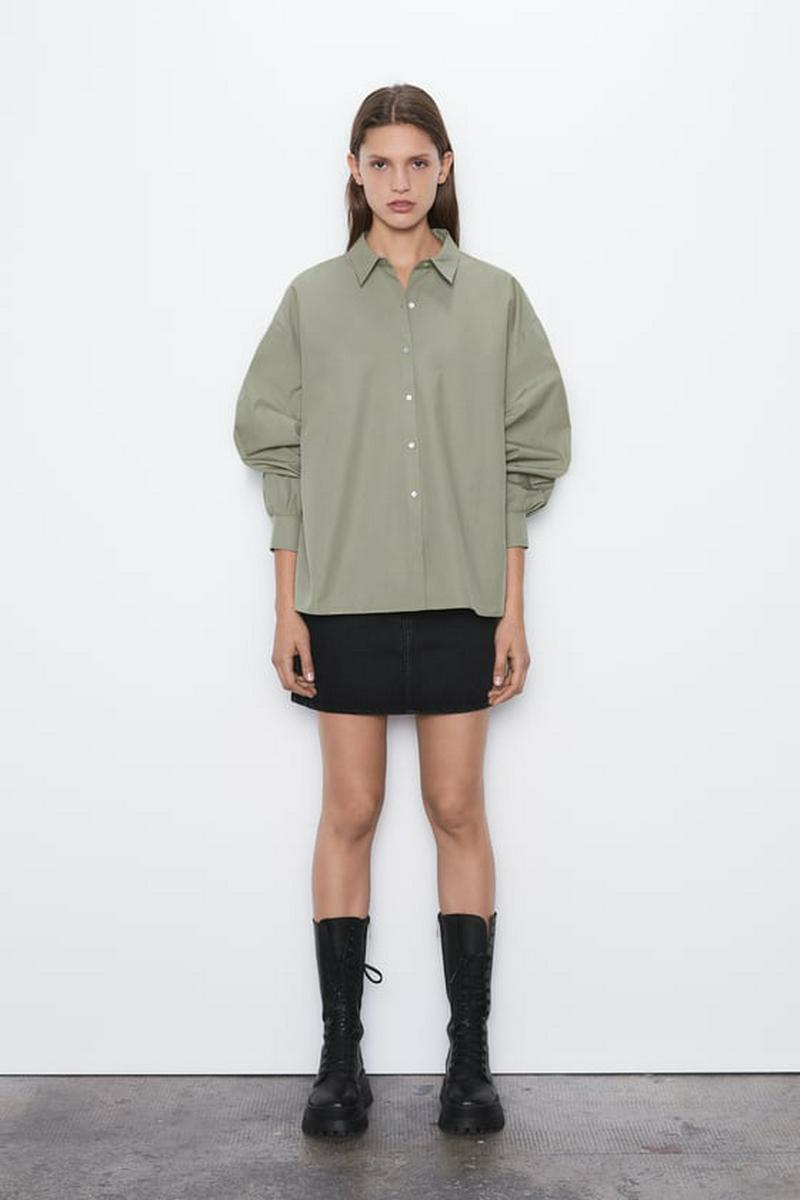シャツ バックプリーツ入り