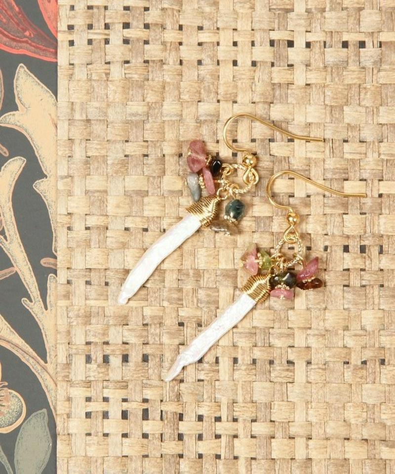 【10月誕生石】K14GF サザレトルマリン×縦長淡水パールピアス