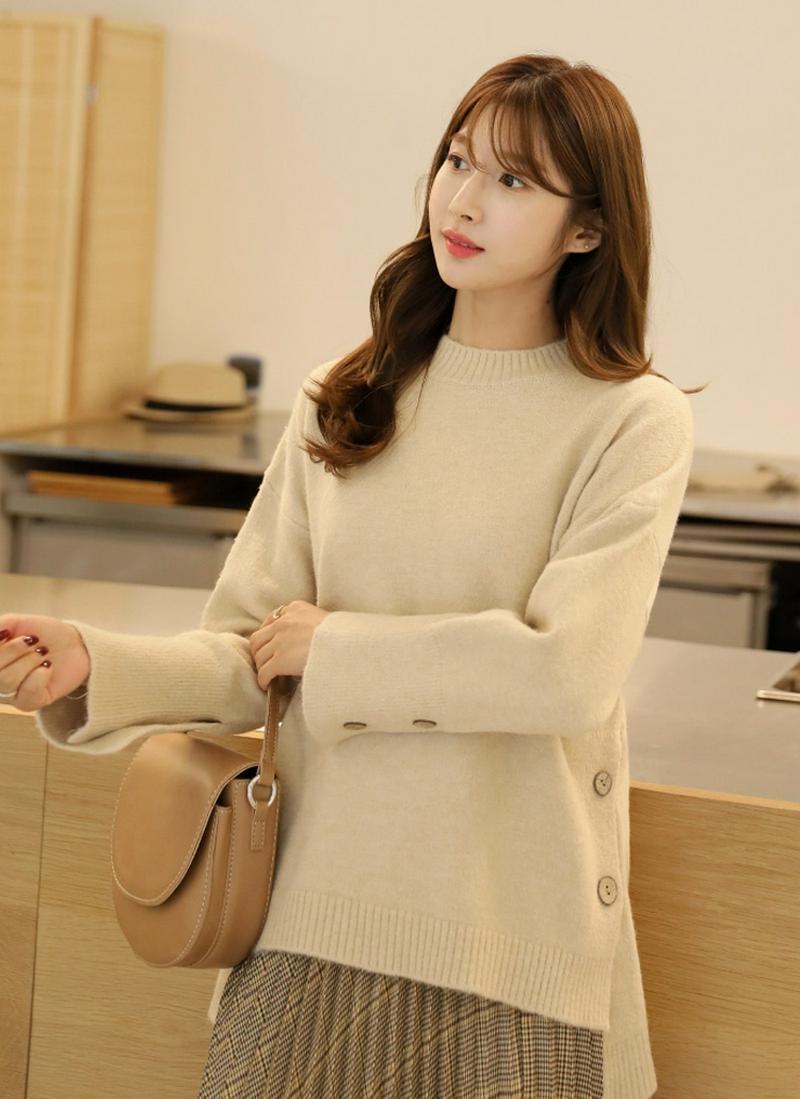 ボタンディテールニット