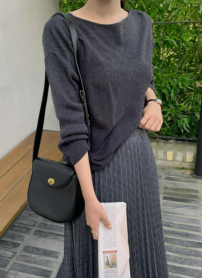 ボートネックアクリルニット