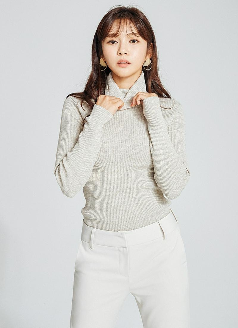 スリムリブタートルネックニット