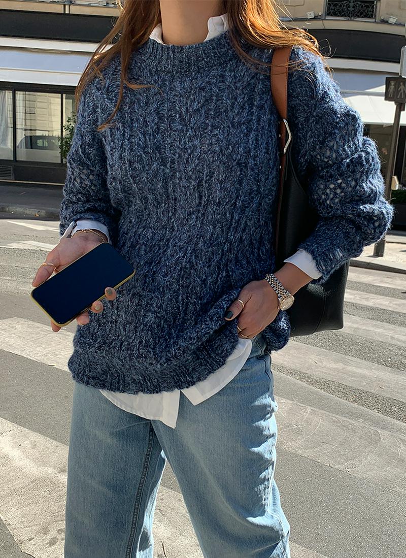 ローゲージラウンドネックニット