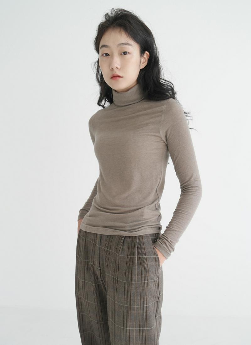 スリムハイネック長袖Tシャツ