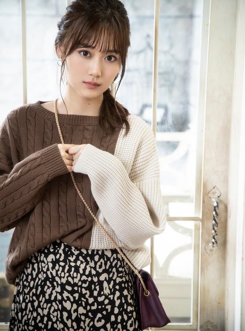 山下美月(乃木坂46)バイカラーニットトップス
