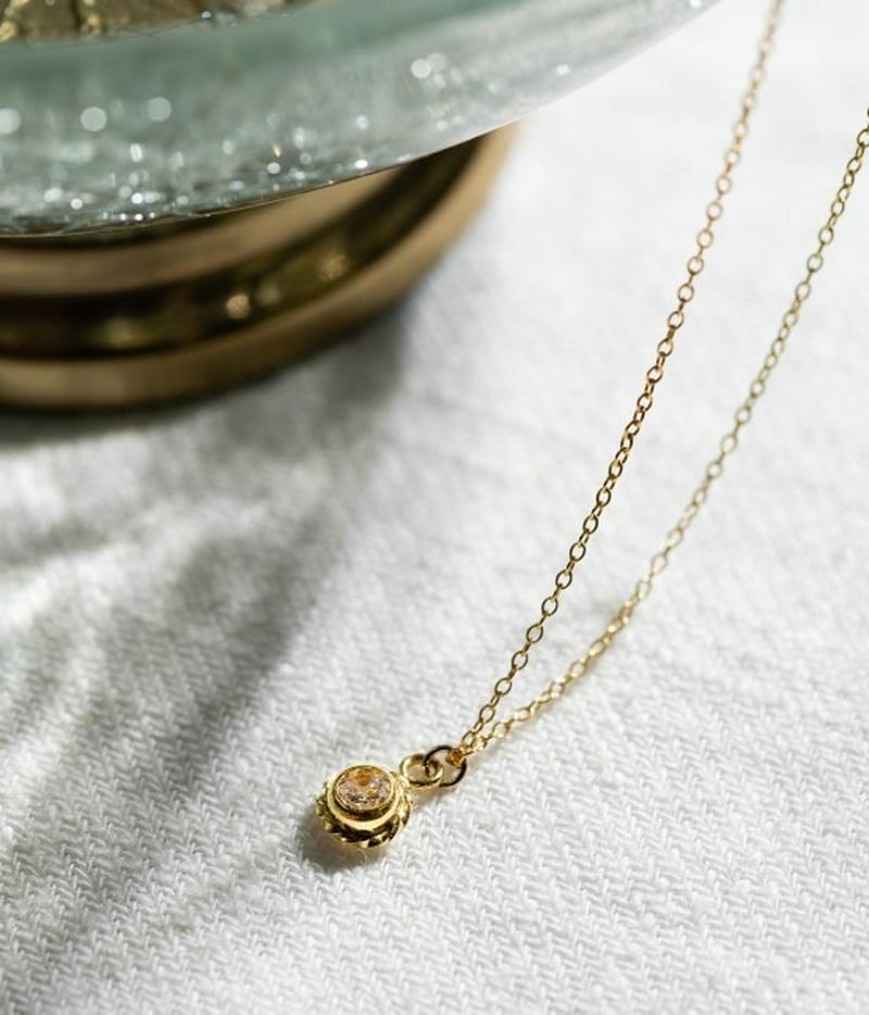 【DeWLuX】ジルコニアフレームネックレス