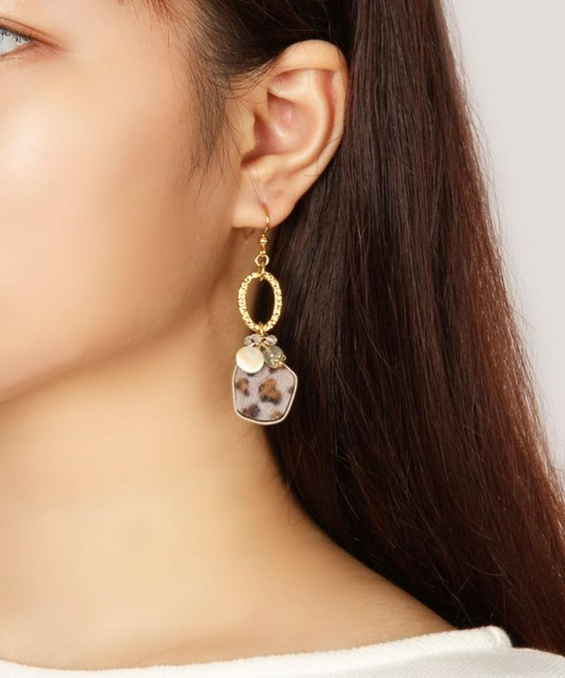 K14GF ヒョウ柄パーツグレー×槌目リングピアス