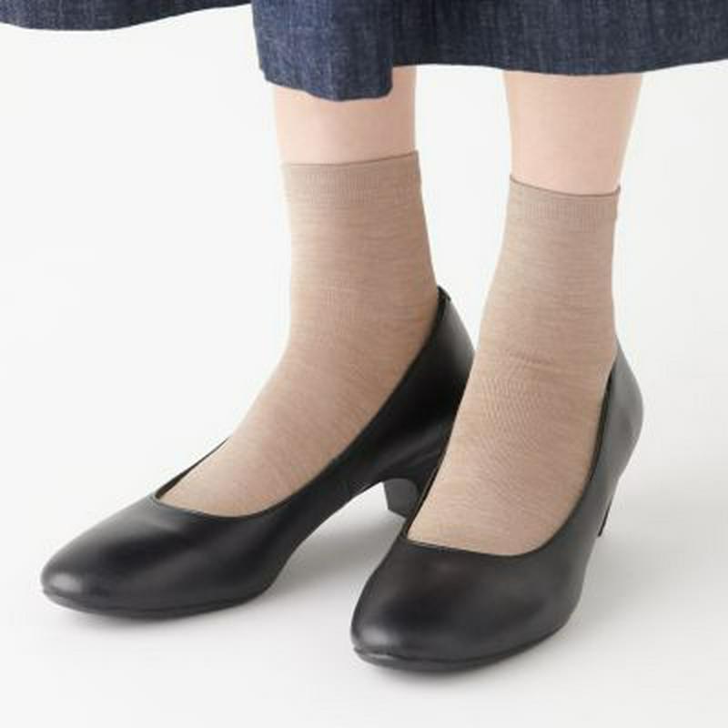 足なり直角　シルク混　ショート丈靴下（婦人） ２３～２５ｃｍ・ライトベージュ