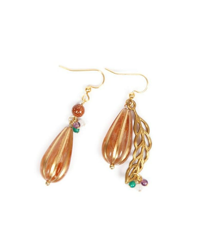 K14GF 木の実のアシンメトリーブラウンピアス