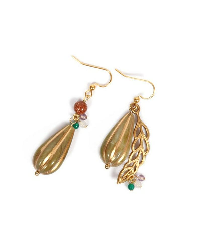 K14GF 木の実のアシンメトリーカーキピアス