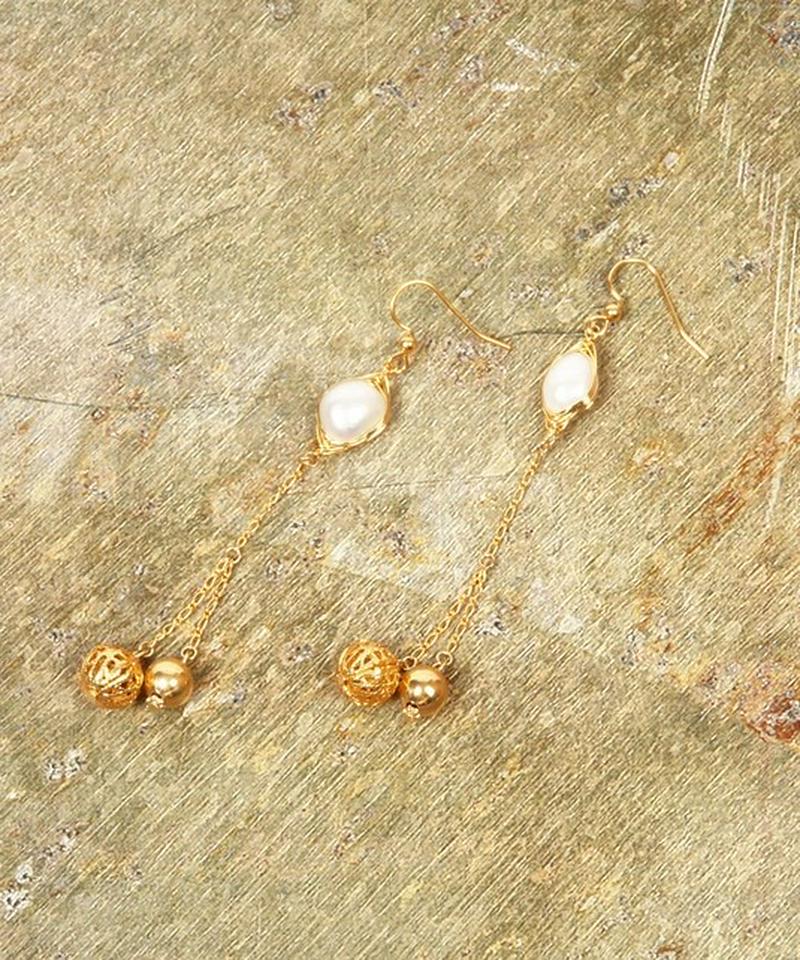 K14GF 淡水パール×装飾ボールピアス