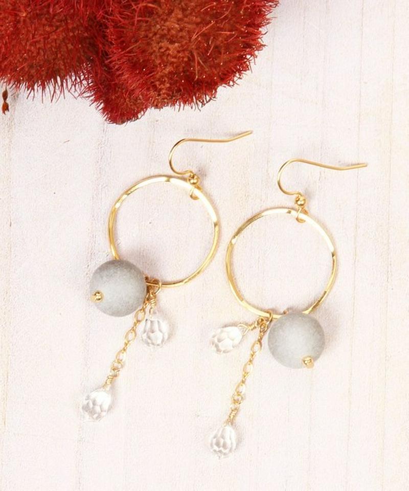 K14GF グレーベルベットボールピアス