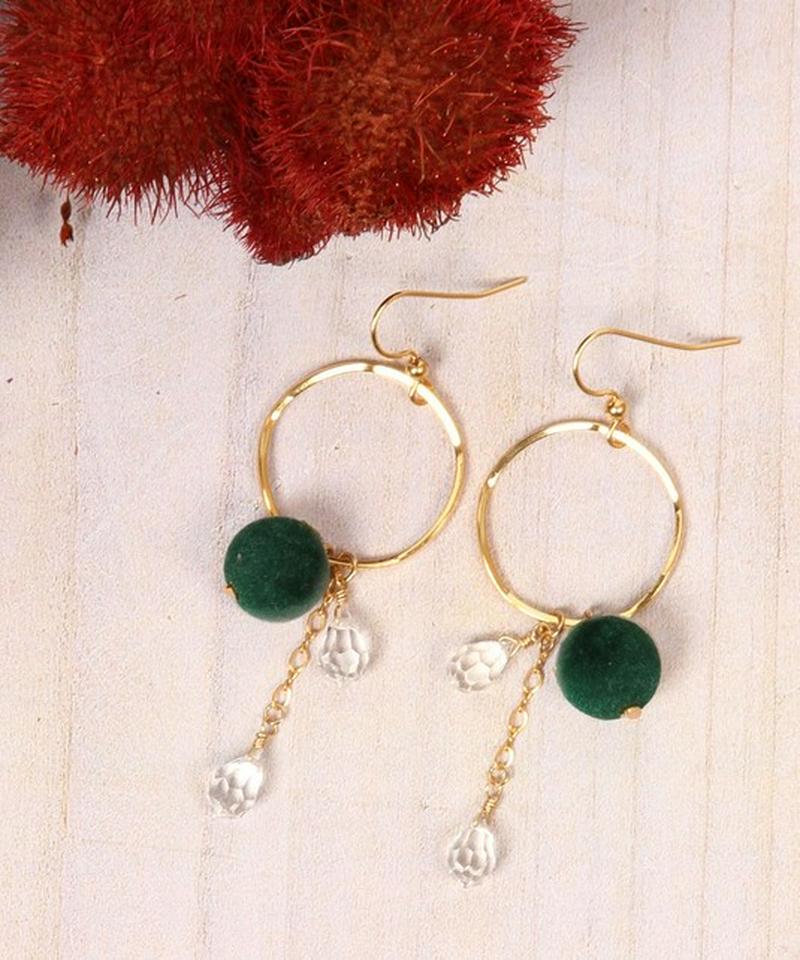 K14GF グリーンベルベットボールピアス