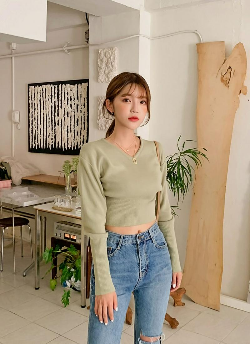 Vネッククロップドニット