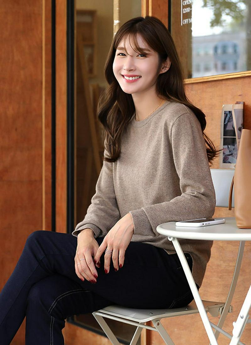 カシミヤブレンドラウンドニット