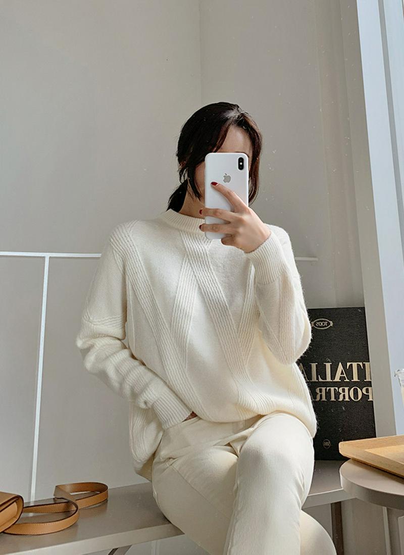 パターンラウンドニット