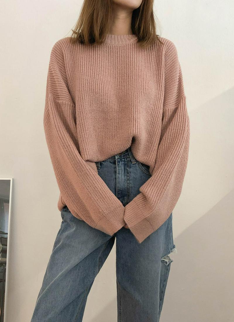 ルーズフィットラウンドネックニット