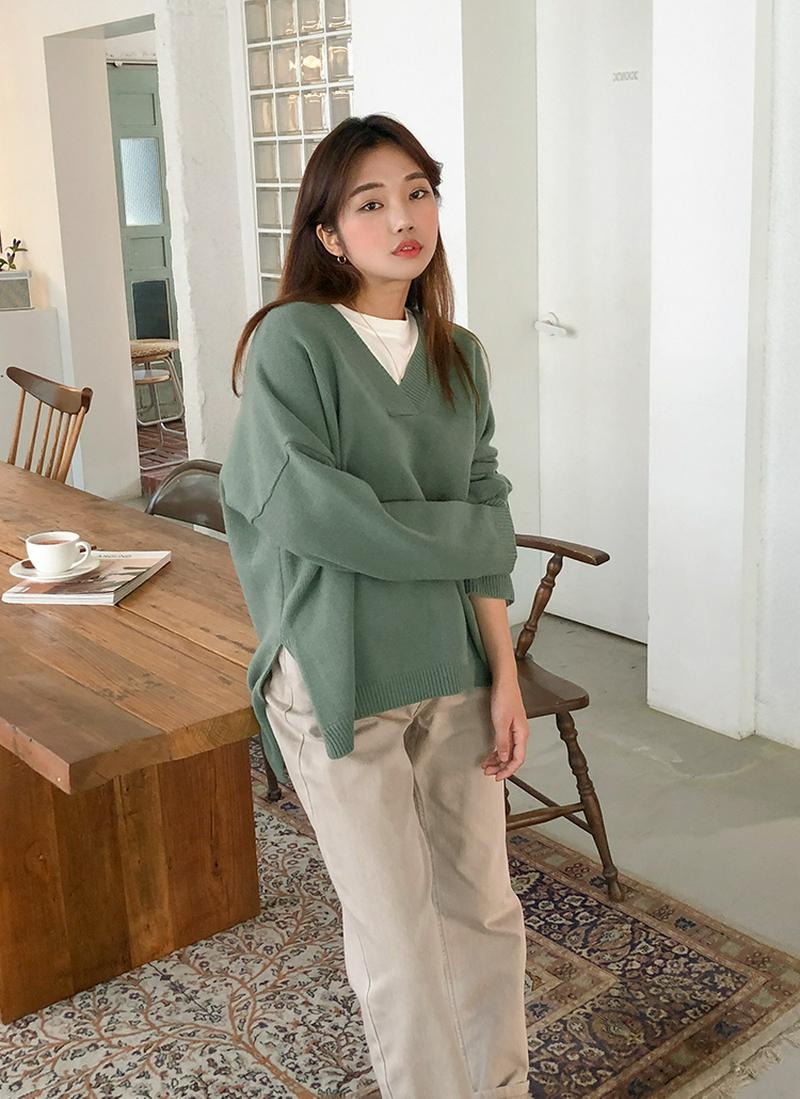 スリットヘムVネックニット