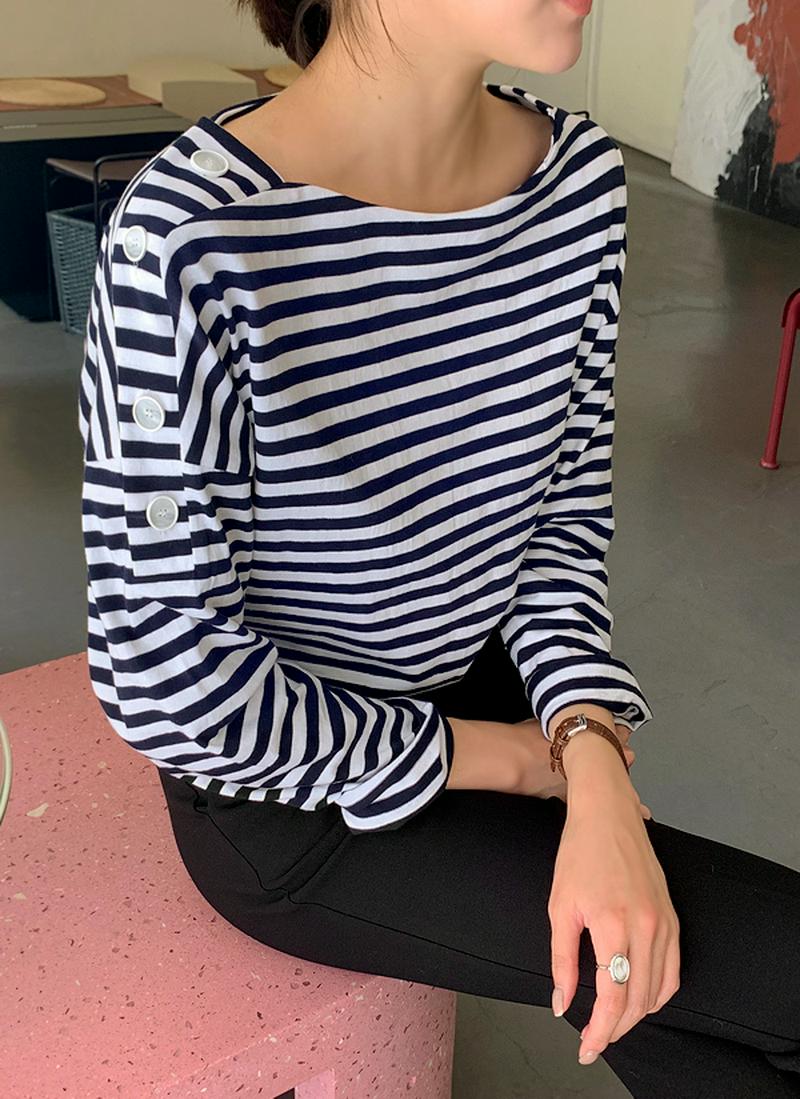 ボタンポイントボーダーTシャツ