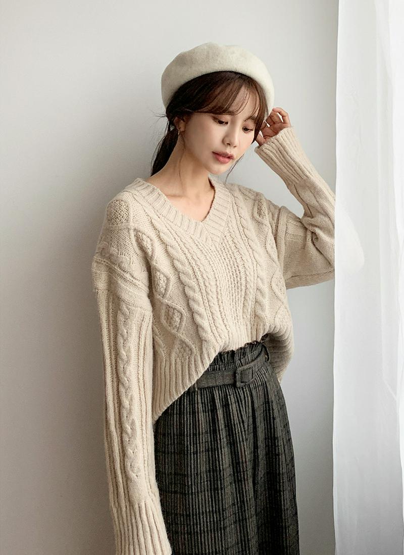 Vネックケーブルニット・全2色