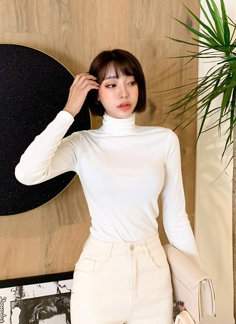 スリムフィットタートルネック長袖Tシャツ