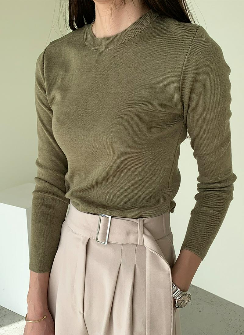 スリムラウンドネックニット