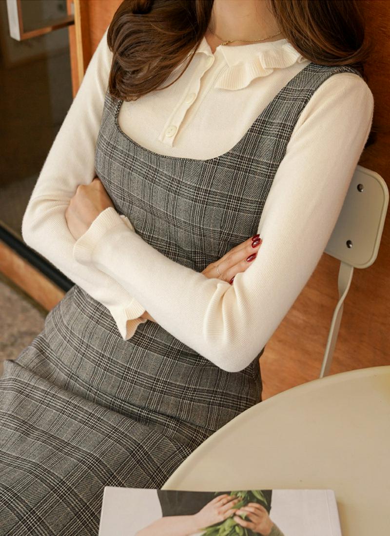 フリルボタンニット