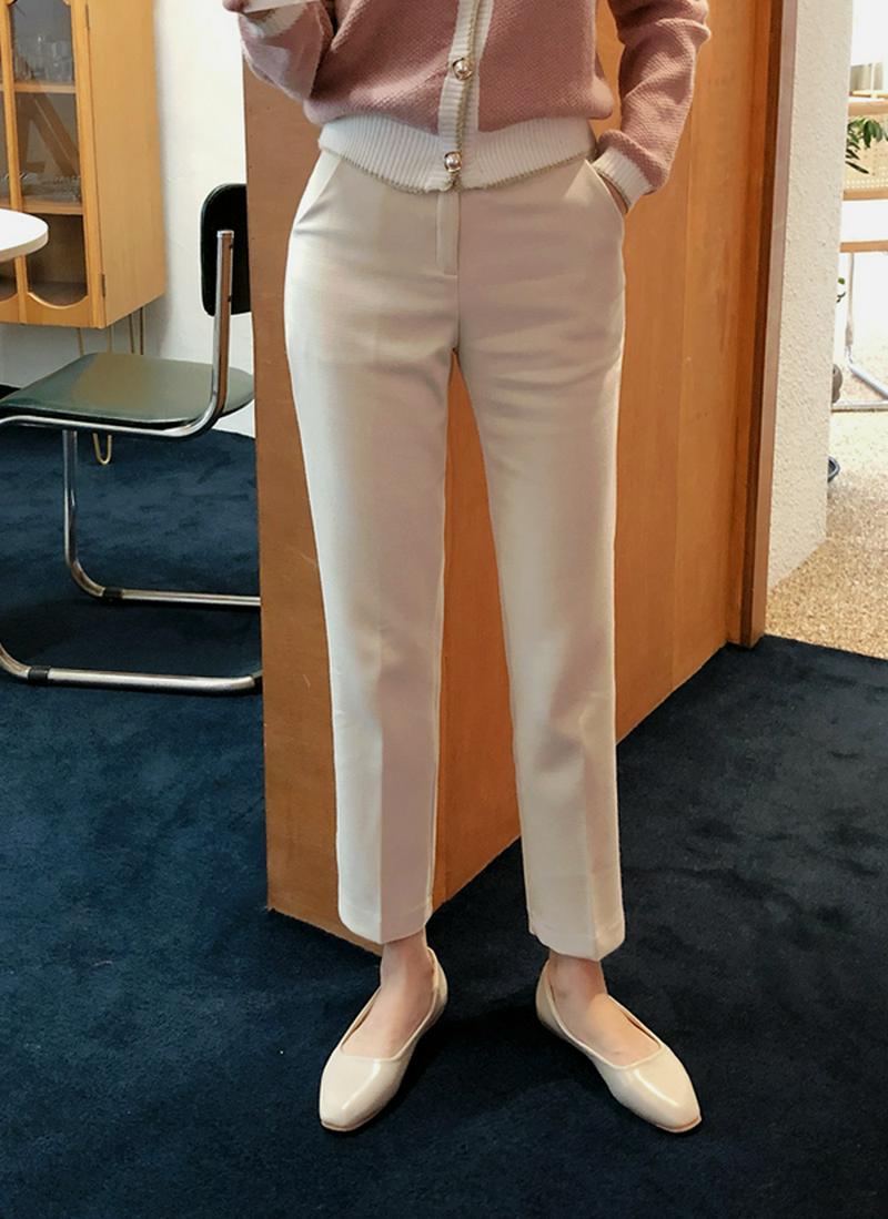 スリムスラックスパンツ
