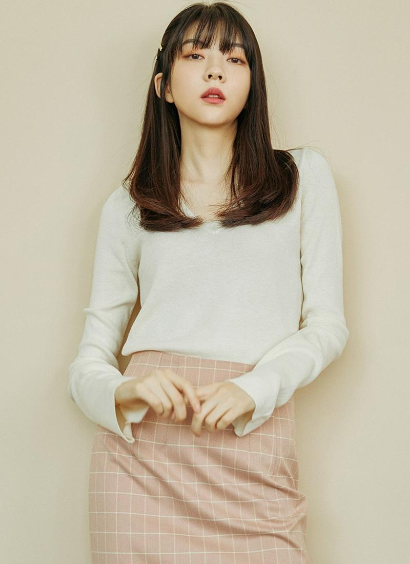 ウールブレンドVネックニット