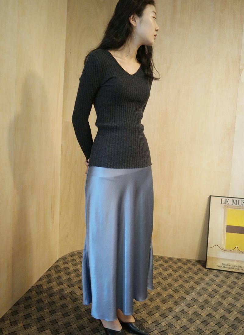 スリムVネックリブニット