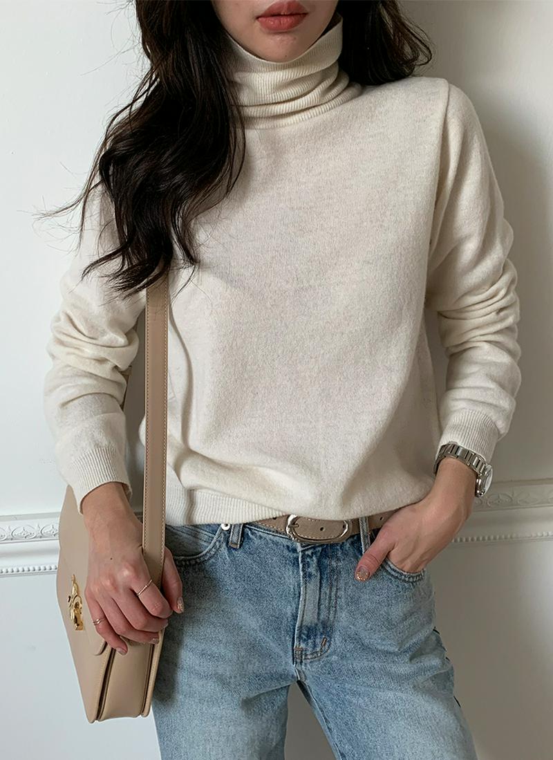 カシミヤ混タートルネックニット