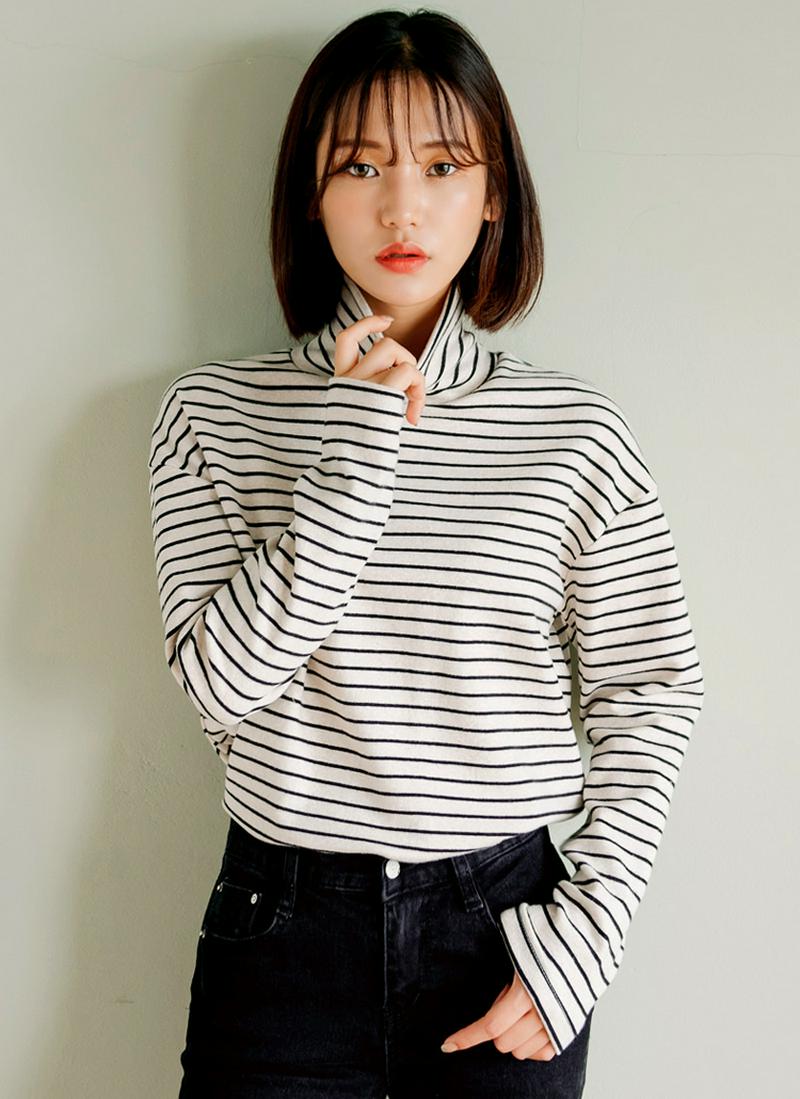 ハイネックボーダーTシャツ