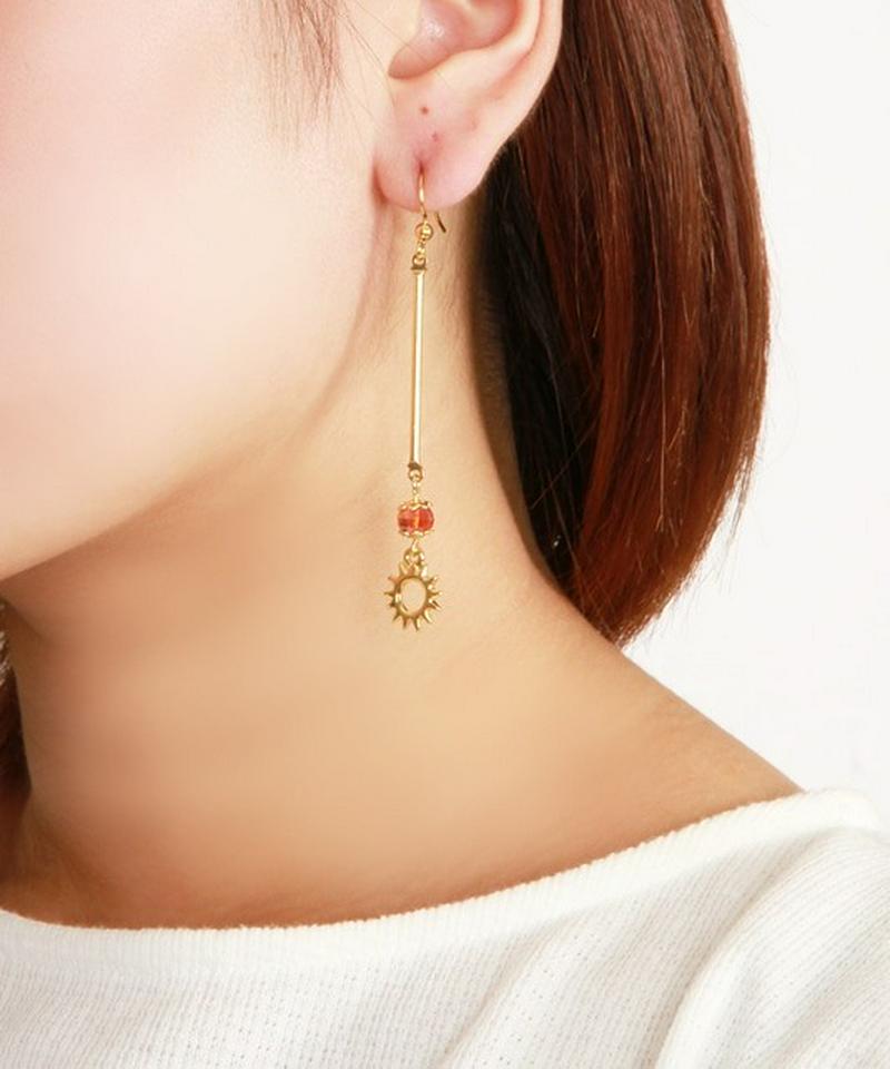 K14GF 太陽と月の装飾レッドクリスタルピアス