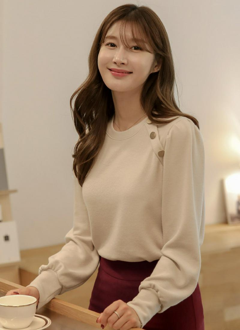 ボタンショルダーTシャツ