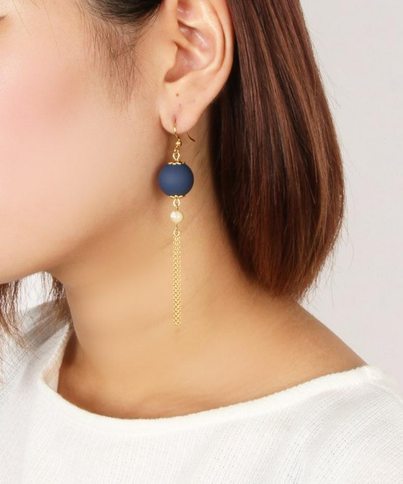 K14GF 花座付ネイビーマットボール×フリンジチェーンピアス