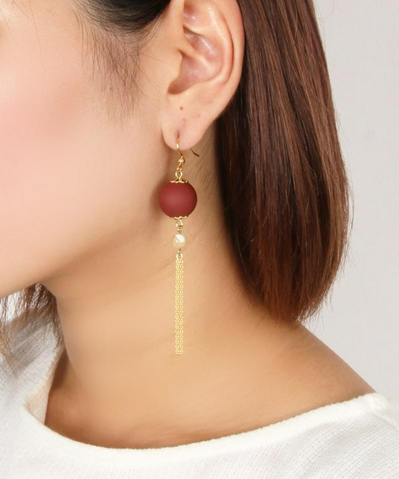 K14GF 花座付ボルドーマットボール×フリンジチェーンピアス